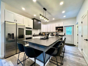 Cabin with Private Hot Tub Near Blacktail and Flathead Lake - Somers Bay Hideaway